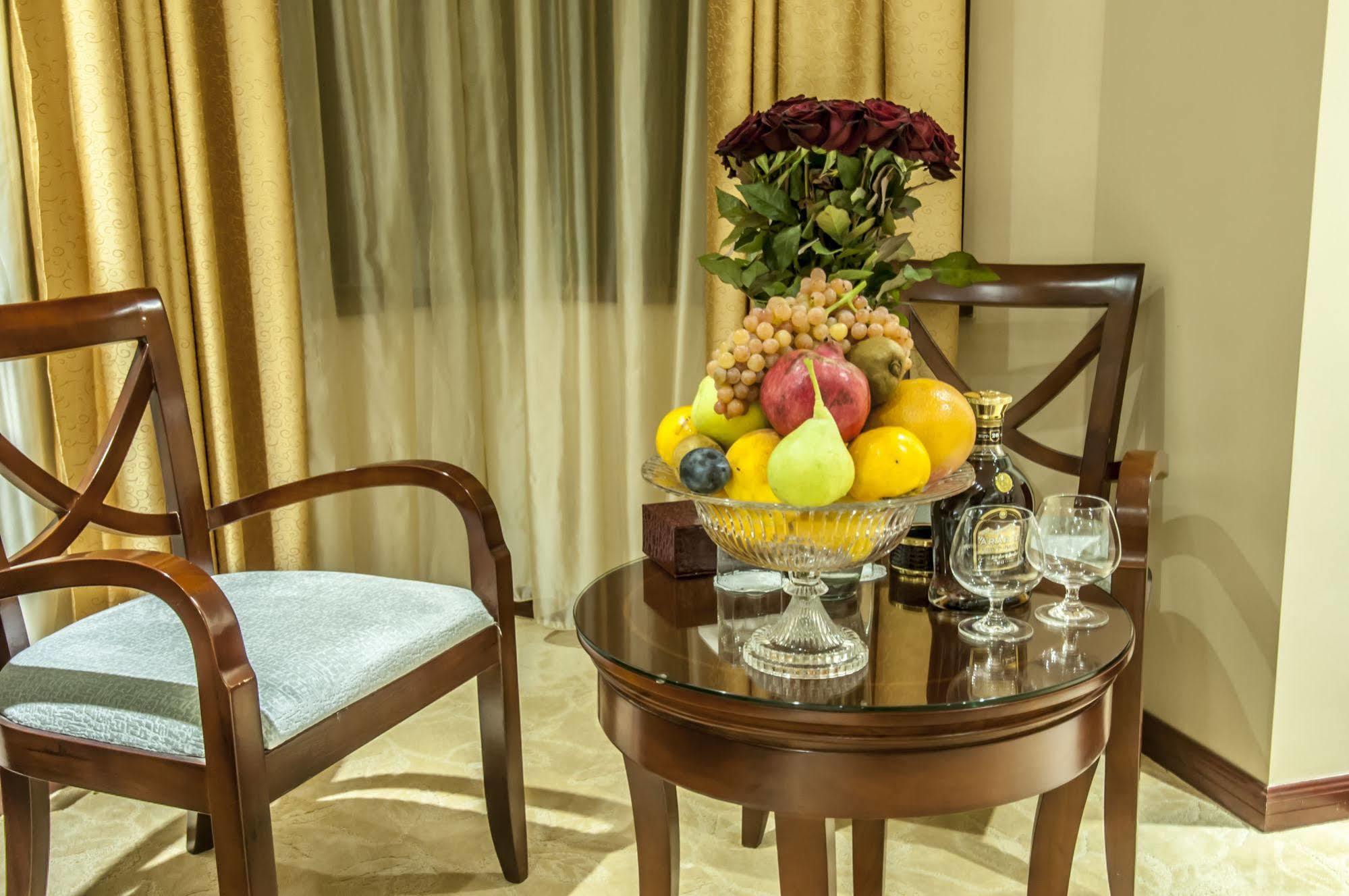 Diamond Hotel Yerevan Bagian luar foto